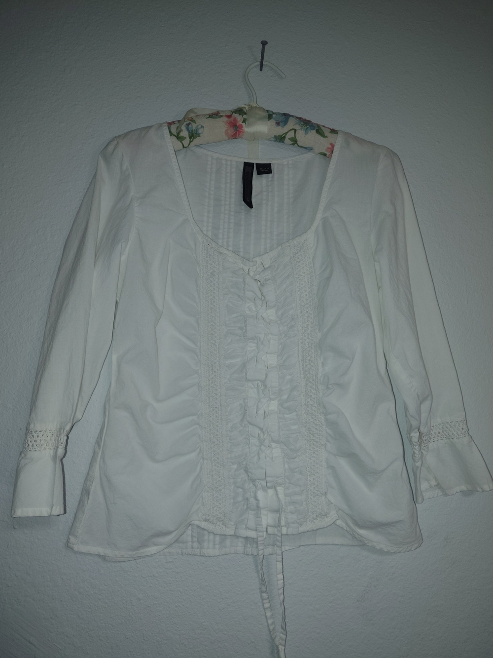 Vintage Nine West White Ruffled Front Women’s Top